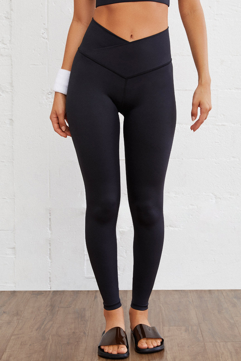 Arched Waist Seamless Leggings in Black